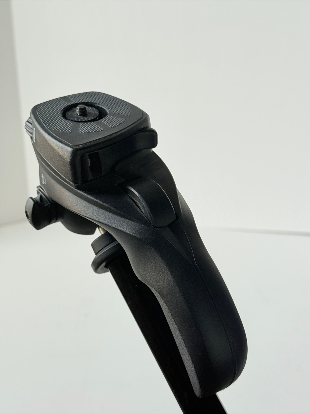 Manfrotto Black Camera Tripod with 3-Way Head - Picture 15 of 15